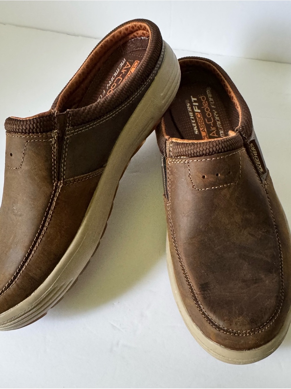 Skechers Mens 9.5 Brown Leather Slip-On Skechers Men's Brown Leather Slip On